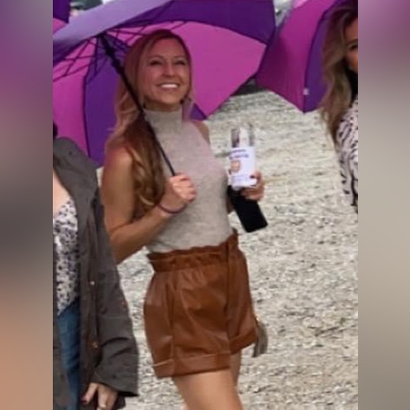 Brown leather shorts - Picture 3 of 3